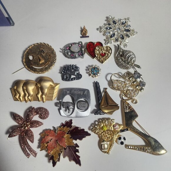 Lot of Vintage 16  Brooches Pins Mixed Styles & Brands" Wear And Repair - Picture 1 of 9